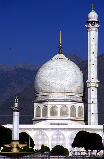 Hazratbal Mosque in Srinagar