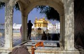 Travel photography:Pilgrims at the Golden Temple in Amritsar, India