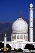 Travel photography:Hazratbal Mosque in Srinagar, India