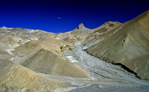 Mountain desert between Leh and Drass