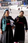 Travel photography:Two women in Leh, India