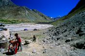 Travel photography:Getting a haircut at 4500m., India