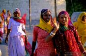 Travel photography:Women in colourful saris in Jodhpur, India