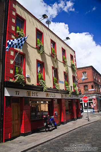 The Auld Dubliner pub in Dublin`s Temple Bar district