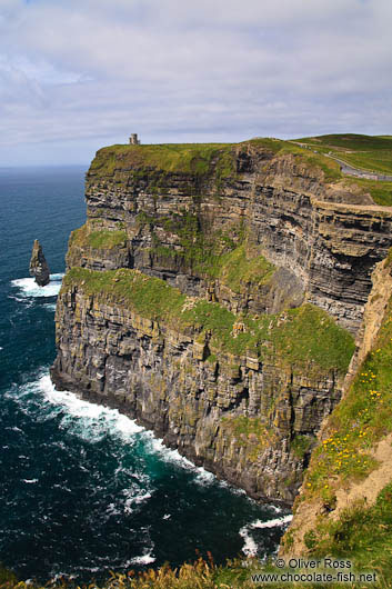 O'Brien's tower high above the Cliffs of Moher seen from the distance