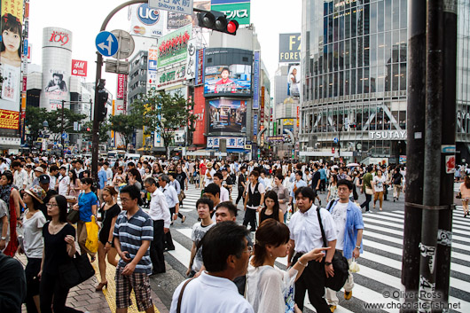 Busy pedestrian crossing in Tokyo´s Shibuya district