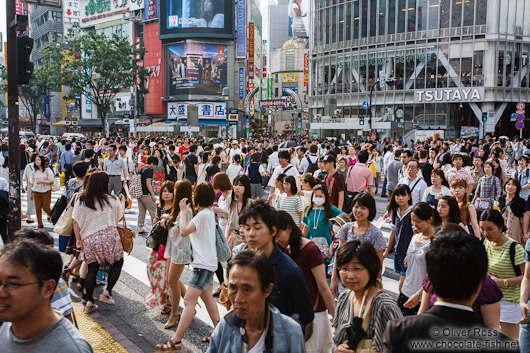 Busy pedestrian crossing in Tokyo´s Shibuya district