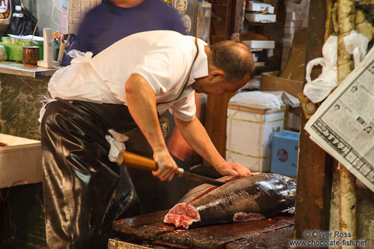 Cutting fish at the Tokyo Tsukiji fish market