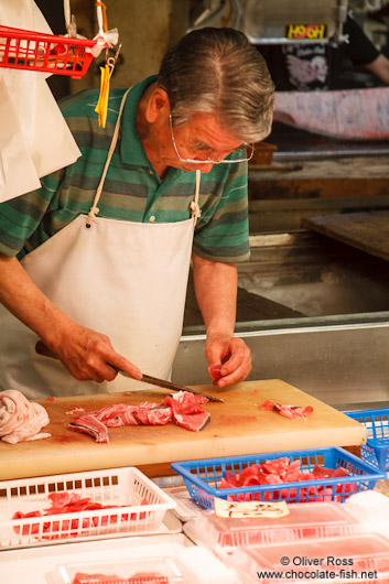 Cutting fish at the Tokyo Tsukiji fish market