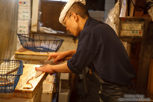 Cutting fish at the Tokyo Tsukiji fish market