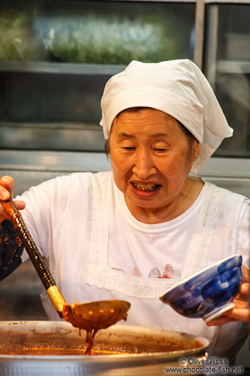 Selling food to the workers at Tokyo´s Tsukiji fish market