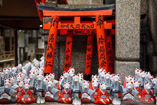 Small figurines of foxes at Kyoto´s Inari shrine