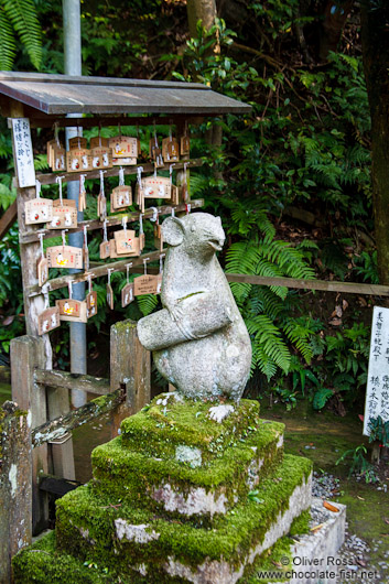 Mouse with scroll sculpture at Kyoto´s Otoyo shrine