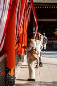 Travel photography:People praying at Kyoto´s Inari shrine, Japan