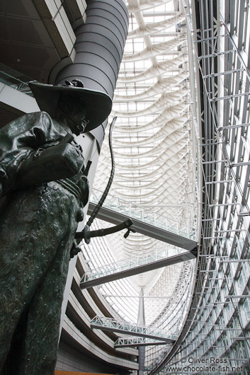 Samurai sculpture inside the Tokyo International Forum