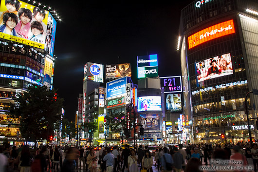 Tokyo´s Shibuya district by night