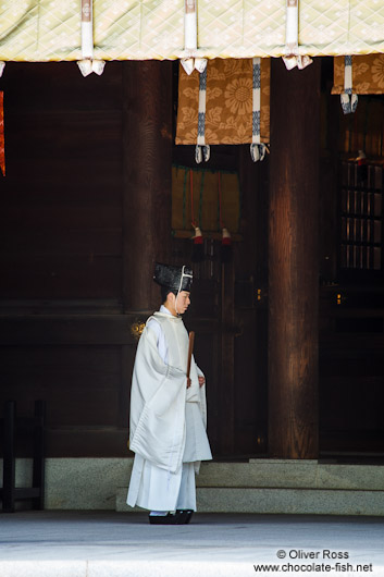 Priest at Tokyo´s Meiji shrine