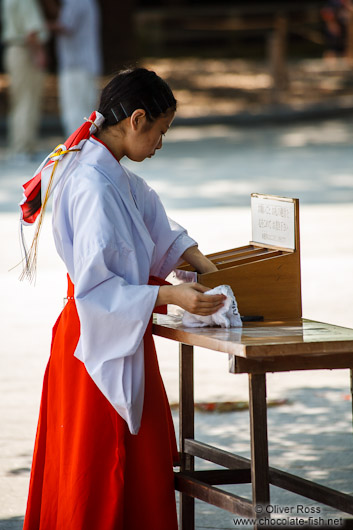 Girl at Tokyo´s Meiji shrine
