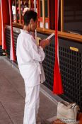 Travel photography:Woman praying at Kyoto´s Inari shrine, Japan