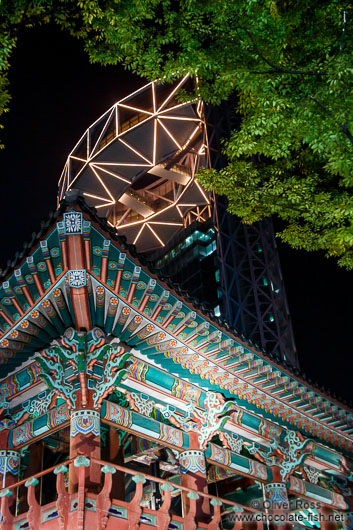 Bosingak pavilion with modern high rise in Seoul