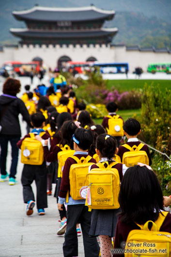 School childern on their way to visit the Gyeongbokgung palace