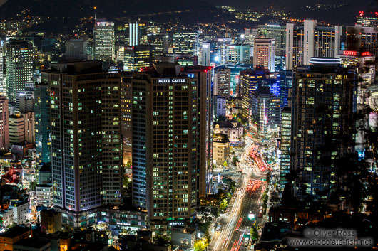 Seoul street by night 