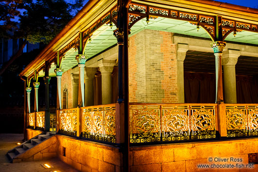 Seoul Deoksugung palace by night