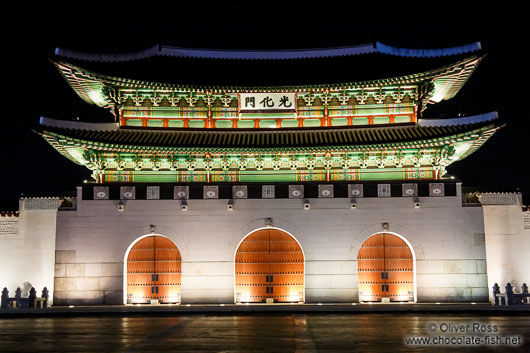 Seoul Gyeongbokgung palace by night