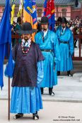 Travel photography:Seoul Gyeongbokgung palace guards, South Korea