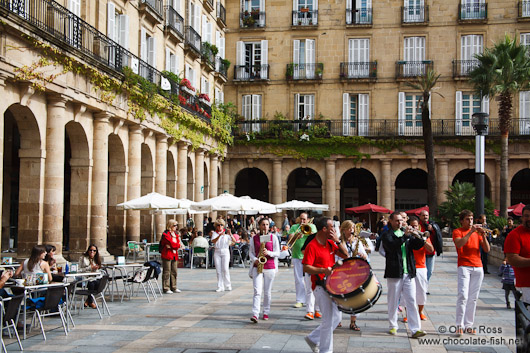 Musicians on plaza nueva in Bilbao