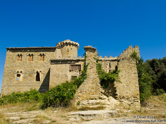 Abandoned castle at Cingles de Berti