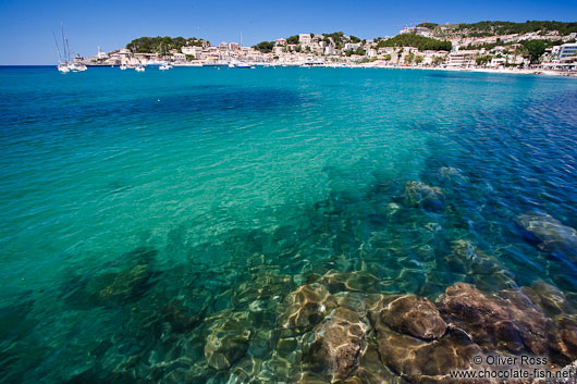 Turquoise waters in the Port de Soller harbour