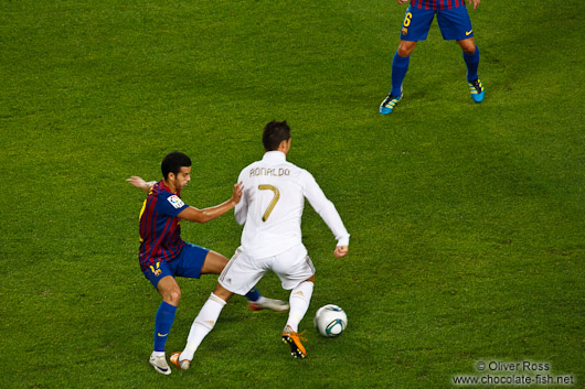 Tackle by Pedro Rodríguez against Cristiano Ronaldo