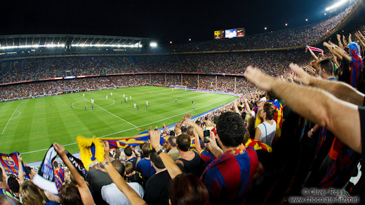Spectarors celebrate the 2:1 lead for Barcelona