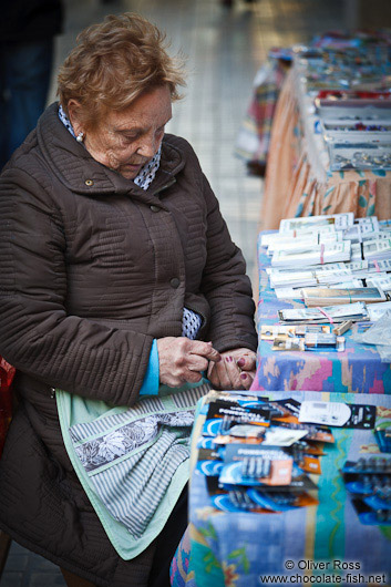 A stall keeper is counting her money in Valencia