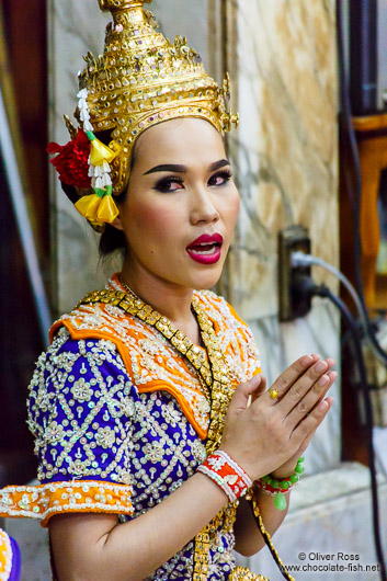 Girl performing a traditional Thai dance