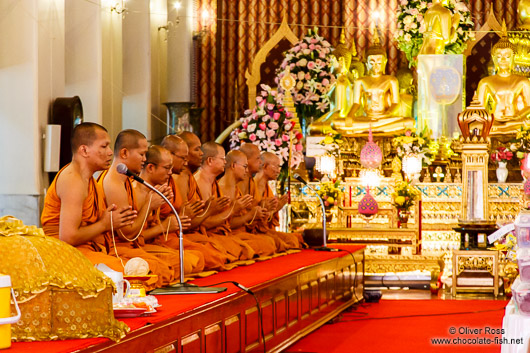 Buddhist monks at Bangkok´s Wat Chana Songkram