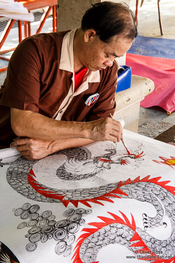 Man painting a cover at the Bo Sang parasol factory