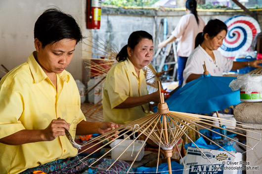Women assembling the wooden parasols at the Bo Sang parasol factory