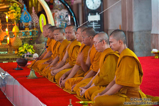Monks assembled for prayer at Bangkok´s Wat Chana Songkram