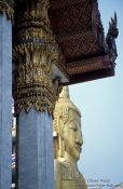 Travel photography:The giant 32m high Buddha at Wat Intharawihan, Thailand