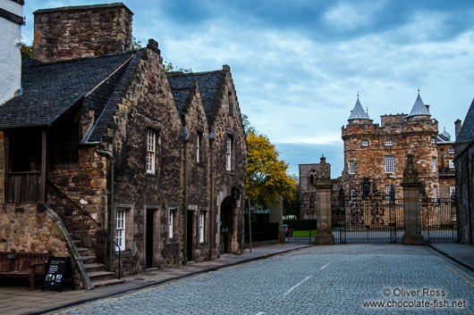 Edinburgh houses with Hollyrood House palace