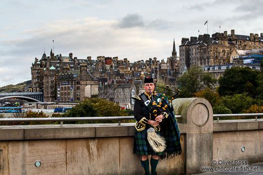Edinburgh man playing the bagpipes