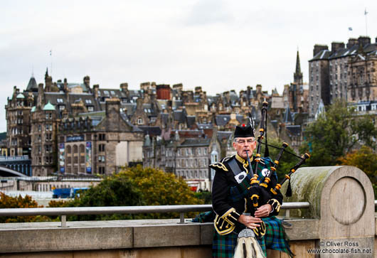 Edinburgh man playing the bagpipes