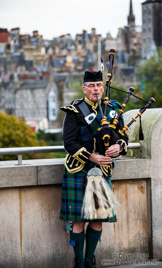 Edinburgh man playing the bagpipes