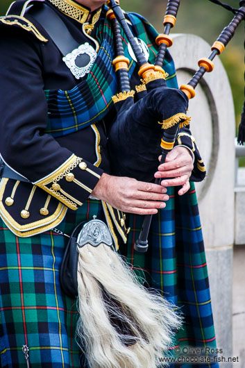 Edinburgh man playing the bagpipes