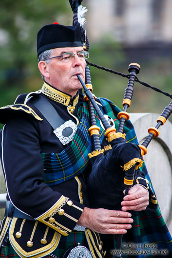 Edinburgh man playing the bagpipes