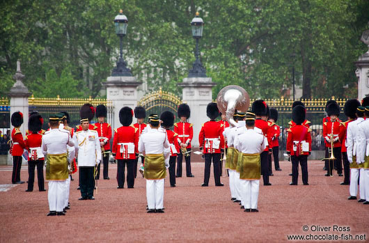 Changing of the guards outside London´s Buckingham Palace