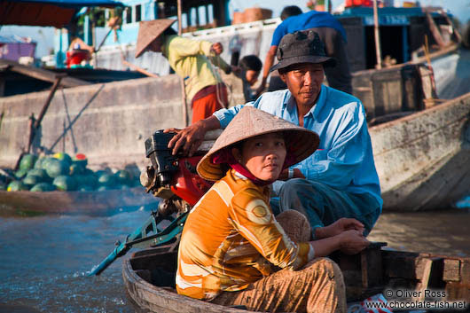 Visitors to the Can Tho floating market 