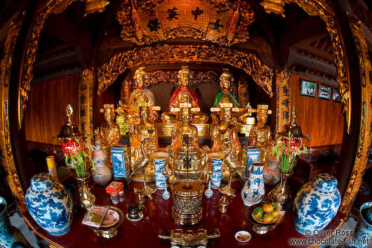 Main shrine inside Ninh Binh´s island temple 